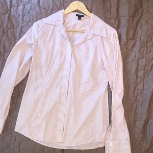 Ann Taylor size 10 fitted stretchy button down.